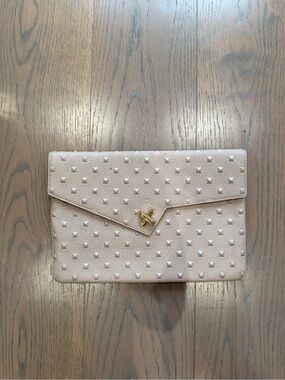 Ela M.I.L.C.K. Studded Leather Envelope Clutch – Cream / Nude